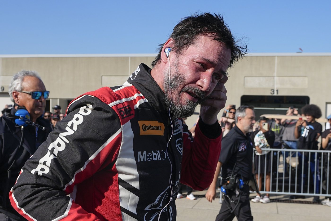Keanu Reeves crashes at Indianapolis Motor Speedway in pro auto racing debut | iNFOnews.ca