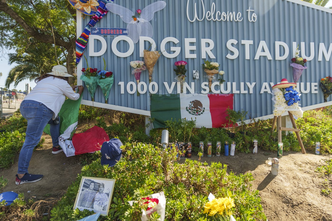 Dodgers pitcher Fernando Valenzuela served as a cultural ambassador for Mexican Americans, Mexicans | iNFOnews.ca