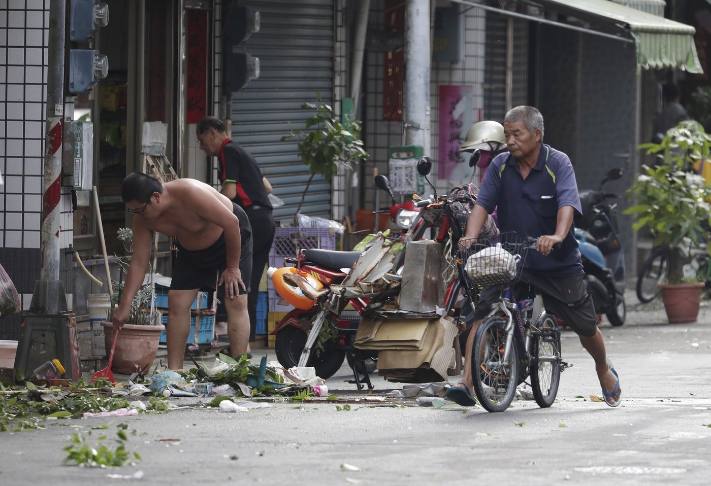 Work and travel resume across Taiwan after Typhoon Krathon finally dissipates | iNFOnews.ca Work and travel resume across Taiwan after Typhoon Krathon finally dissipates | iNFOnews.ca