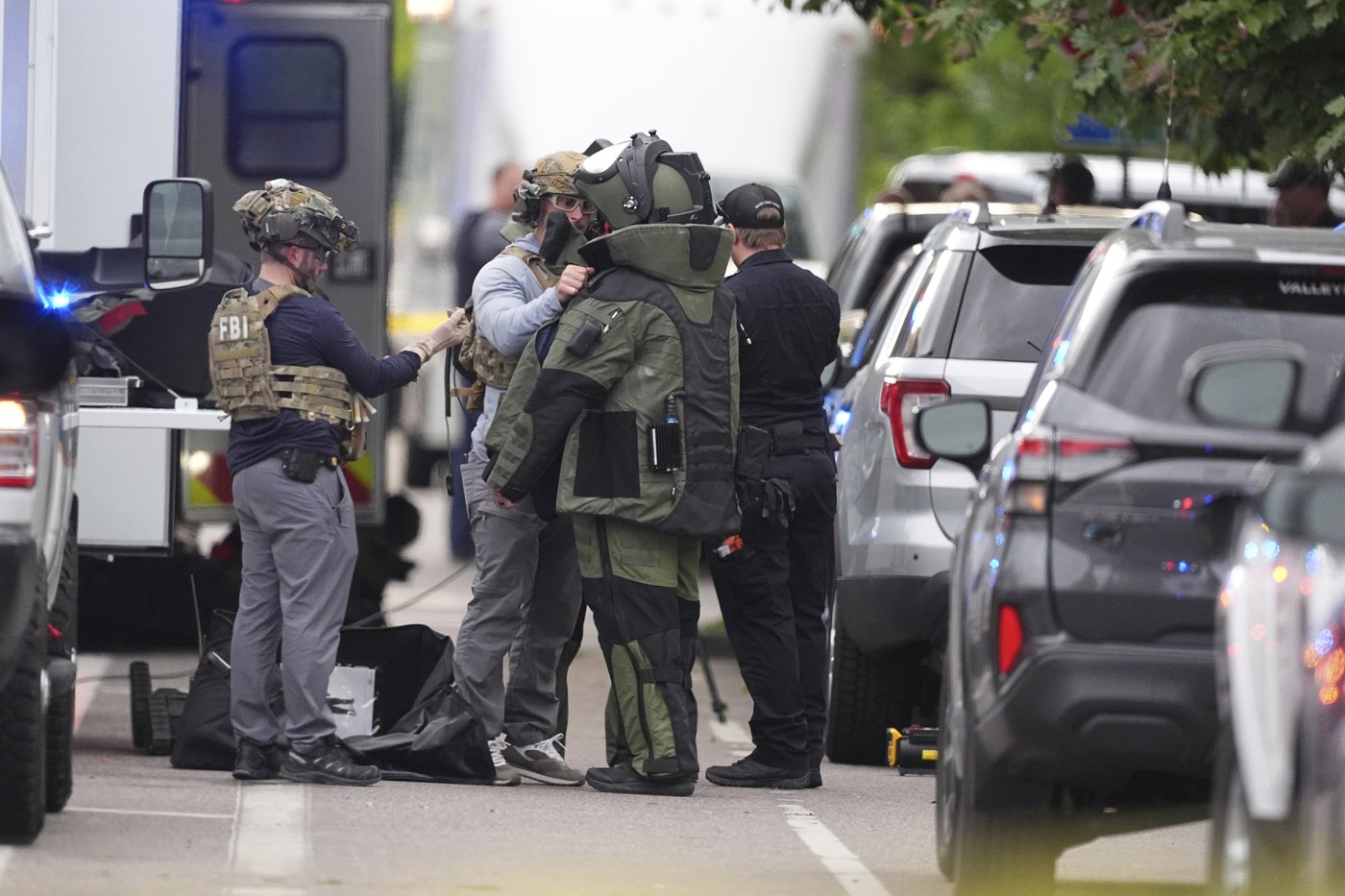 FBI says 8 injured in Colorado attack by man with makeshift flamethrower who yelled 'Free Palestine' | iNFOnews.ca