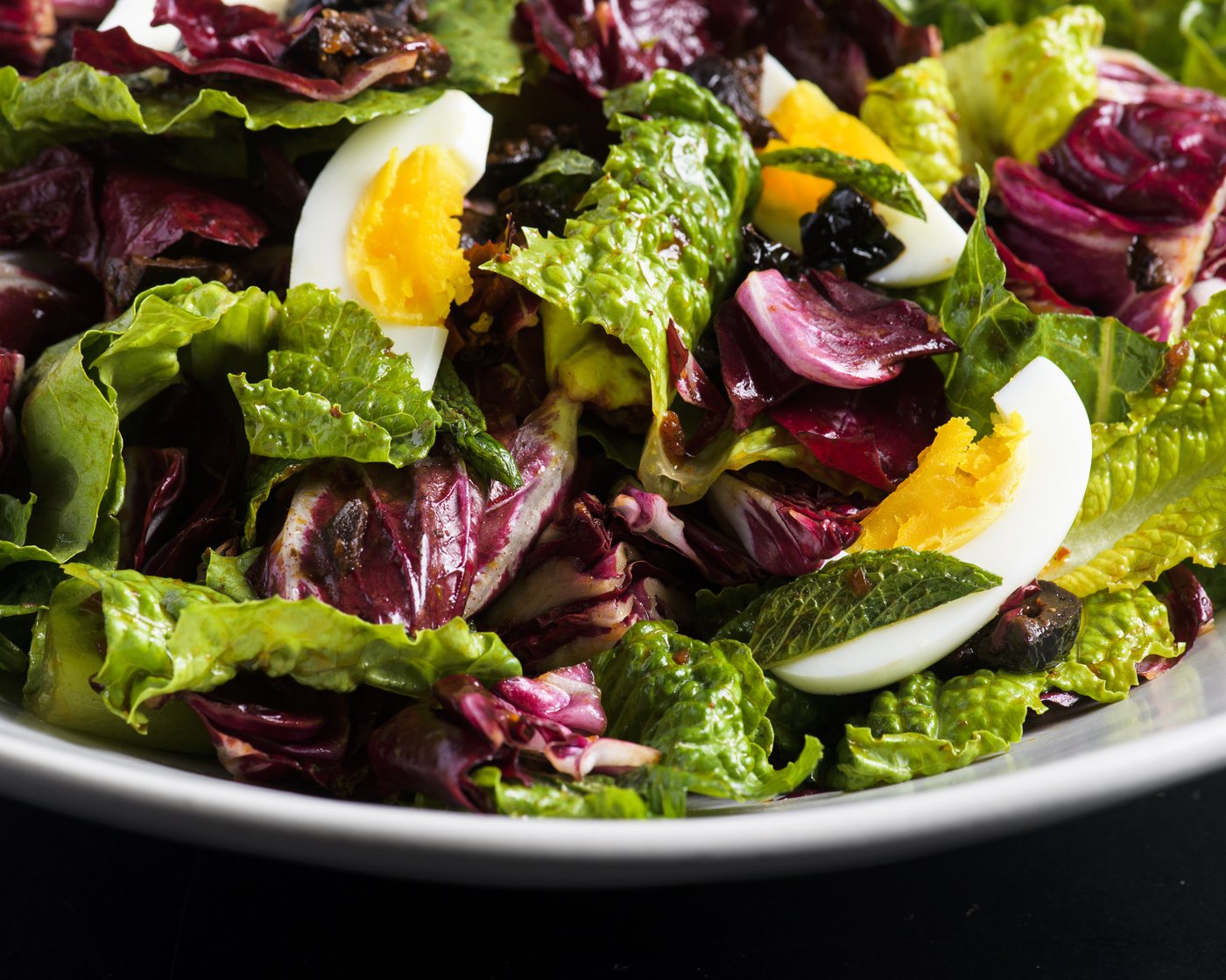 This crisp and colorful romaine and radicchio salad eats like a meal | iNFOnews.ca