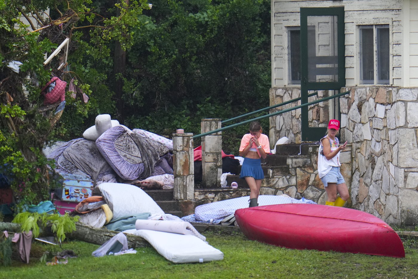 PHOTO COLLECTION: Texas floods leave dozens dead and missing as rescuers search devastated landscape | iNFOnews.ca PHOTO COLLECTION: Texas floods leave dozens dead and missing as rescuers search devastated landscape | iNFOnews.ca