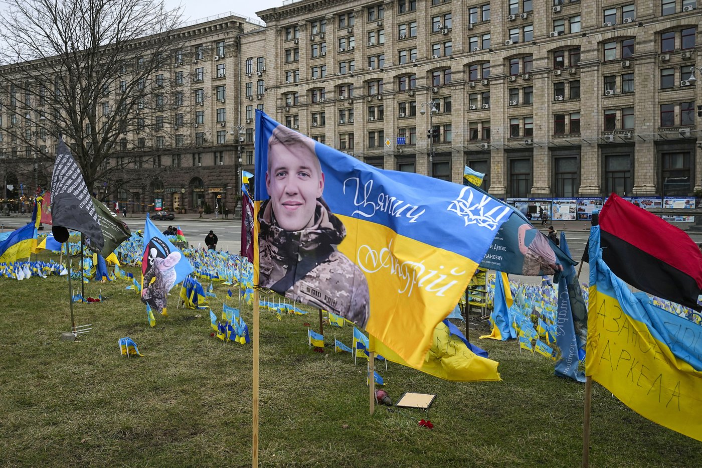 A makeshift memorial grows in Ukraine’s capital after 1,000 days of war | iNFOnews.ca