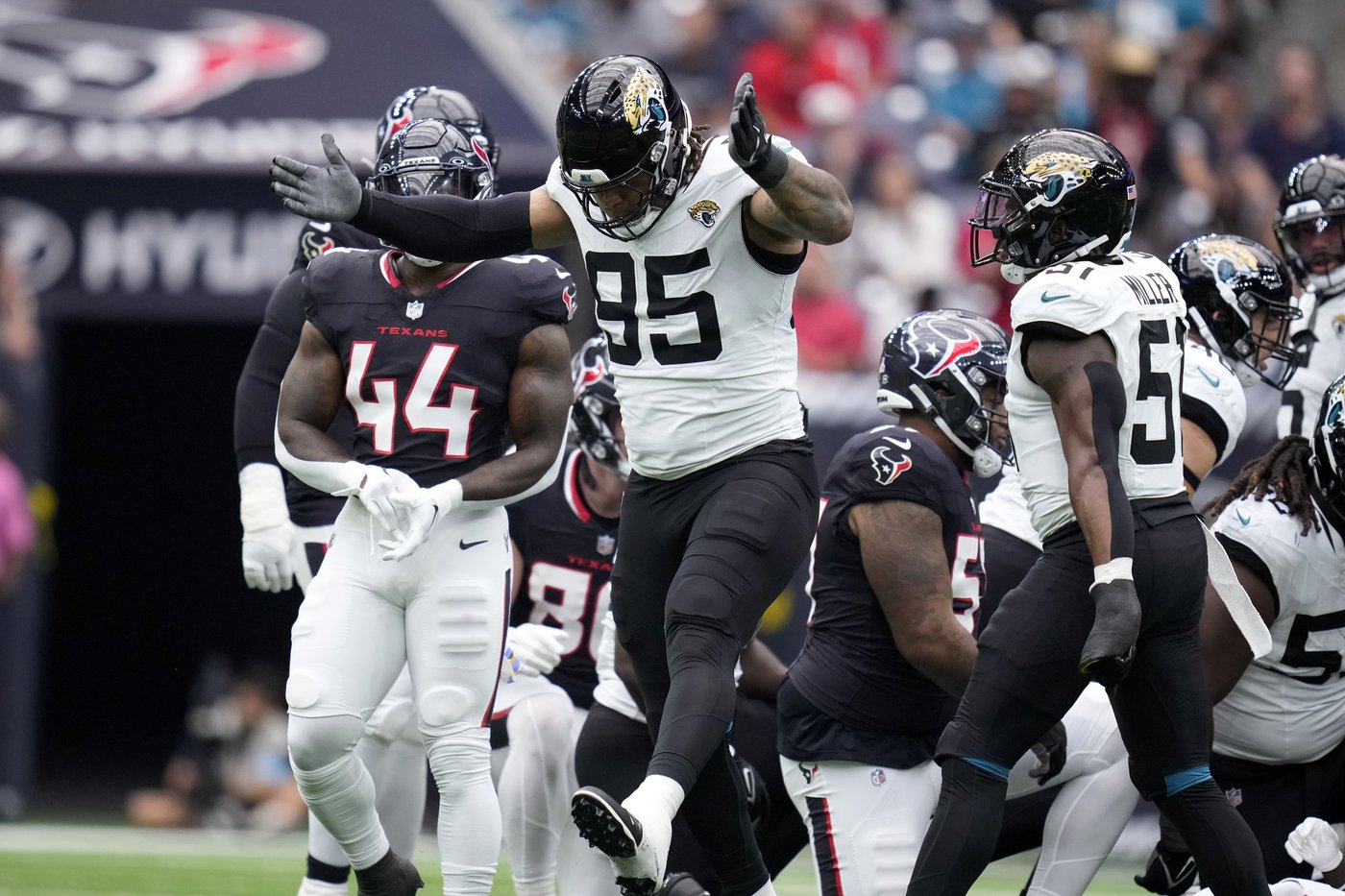 Seahawks acquire veteran Roy Robertson-Harris from the Jaguars to help shaky run defense | iNFOnews.ca