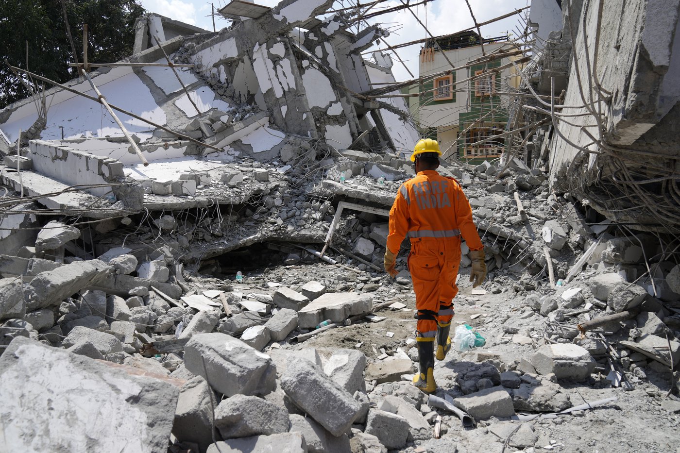 Building collapses during heavy rains in southern India city, killing at least 5 workers | iNFOnews.ca Building collapses during heavy rains in southern India city, killing at least 5 workers | iNFOnews.ca