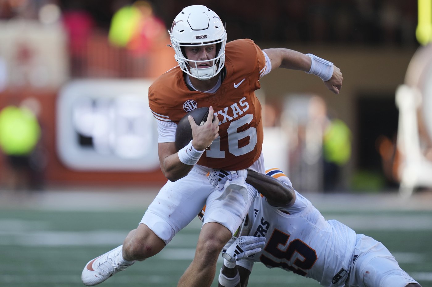 Texas QB Manning says 'I've got to play better' after another ragged outing for the Longhorns | iNFOnews.ca Texas QB Manning says 'I've got to play better' after another ragged outing for the Longhorns | iNFOnews.ca