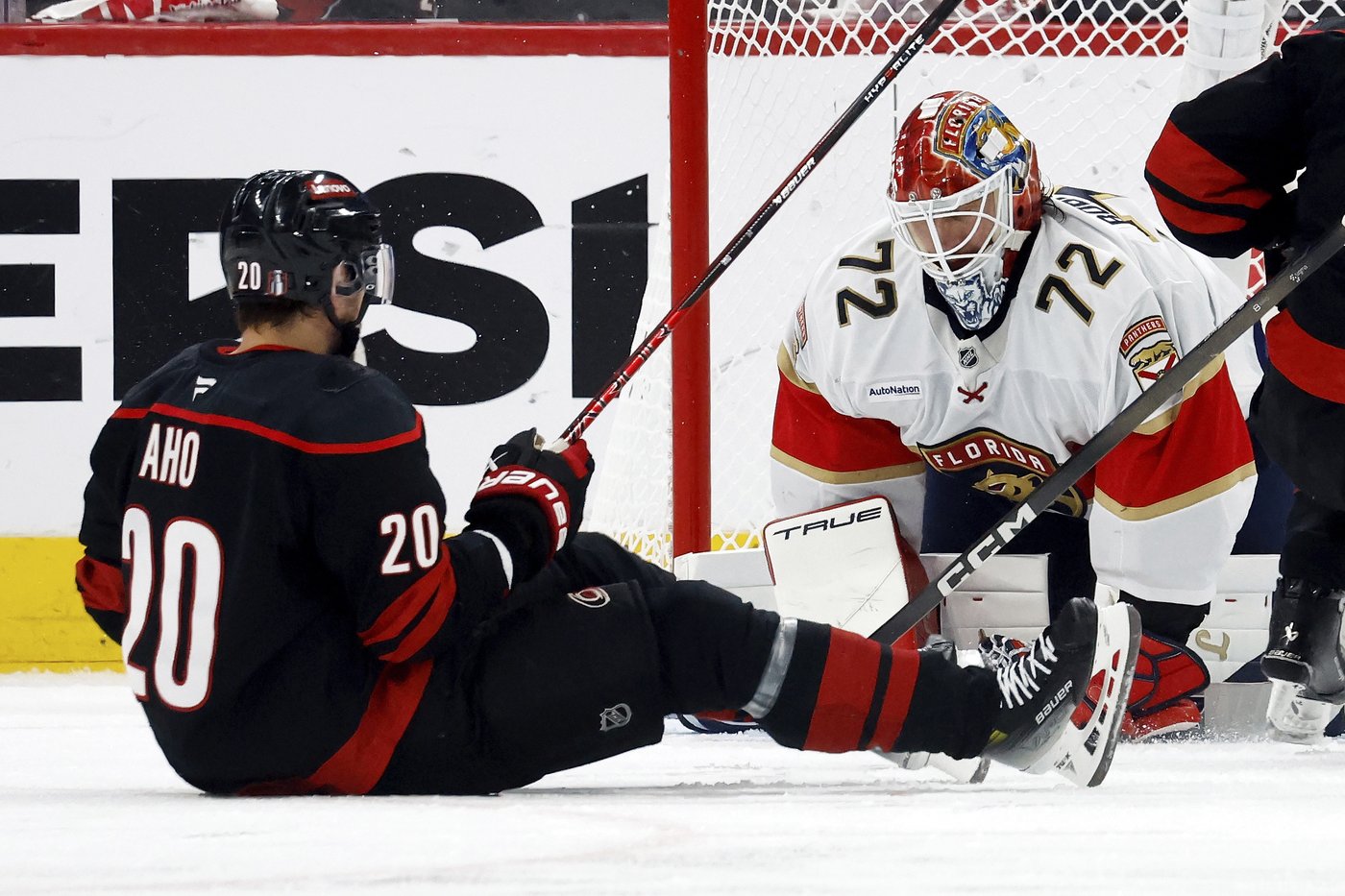 Reigning Stanley Cup champ Florida Panthers beat Carolina Hurricanes 5-2 in Eastern final opener | iNFOnews.ca Reigning Stanley Cup champ Florida Panthers beat Carolina Hurricanes 5-2 in Eastern final opener | iNFOnews.ca