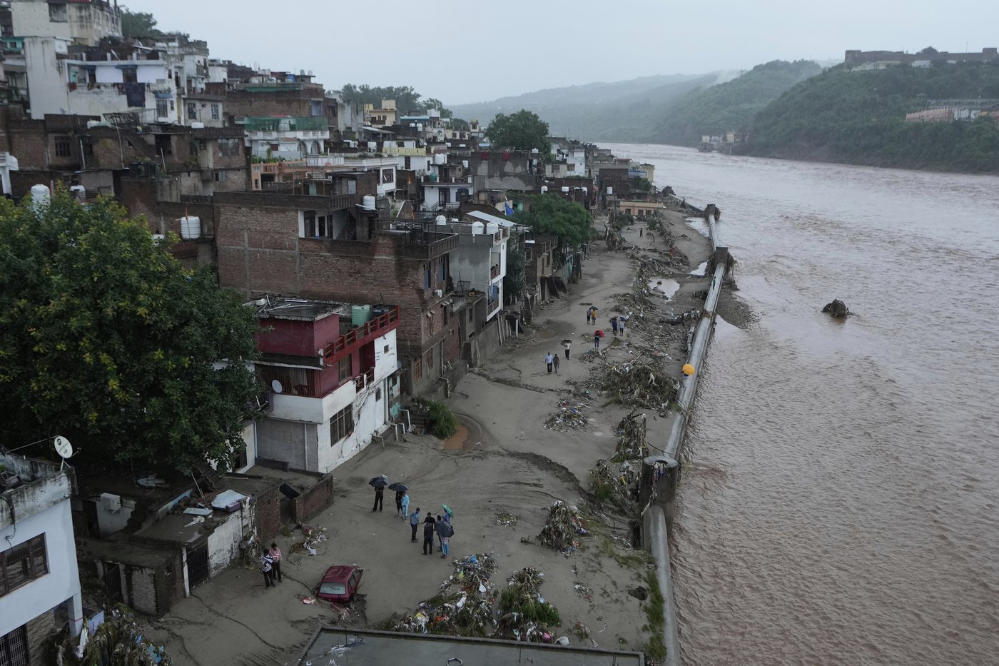 Photos show the effects of flooding in Kashmir after weeks of intense rain in the region | iNFOnews.ca