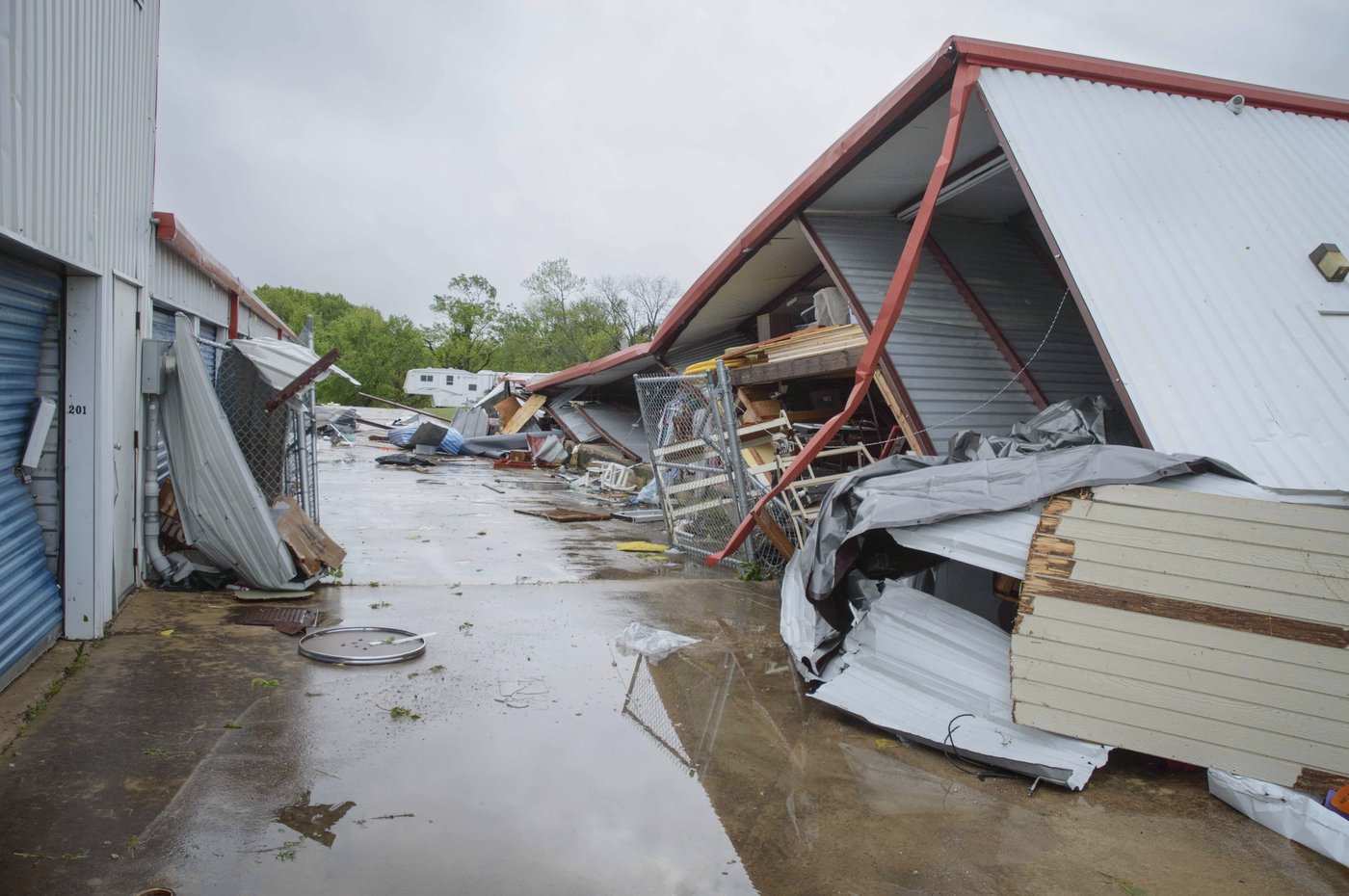 Tornado-producing storm deals deadly weather to Oklahoma and Texas | iNFOnews.ca
