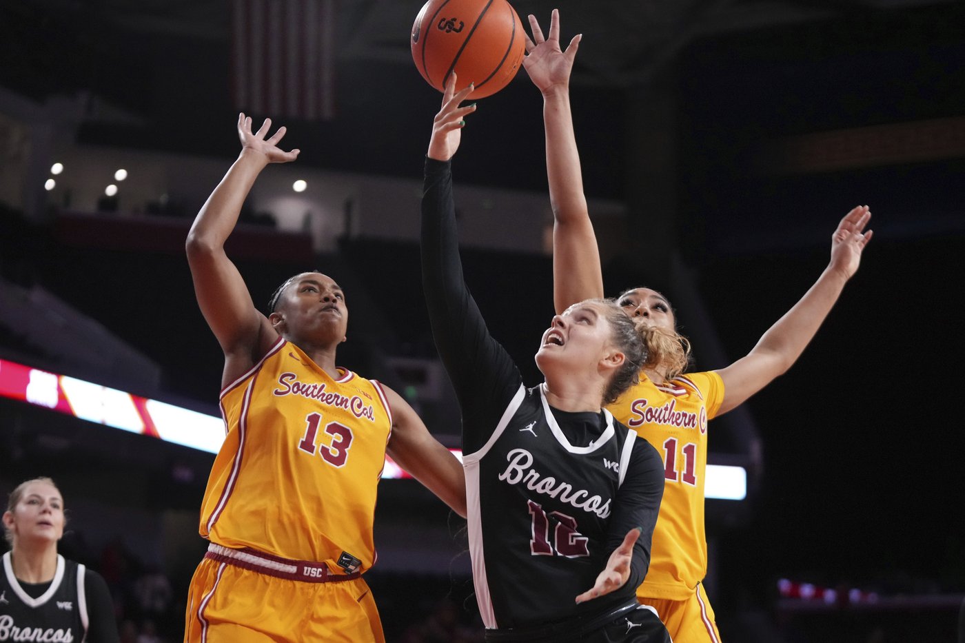 No. 3 USC loses Kennedy Smith indefinitely after starting guard has surgery | iNFOnews.ca