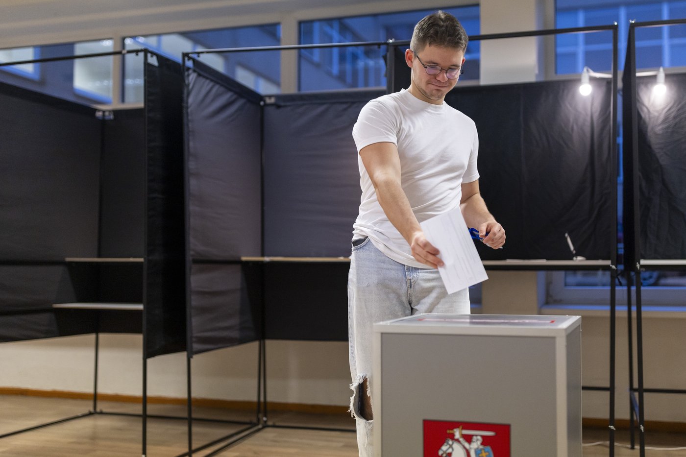 Lithuanians vote in the final round of parliamentary election | iNFOnews.ca Lithuanians vote in the final round of parliamentary election | iNFOnews.ca