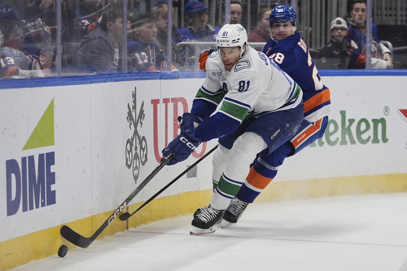 Maple Leafs acquire forward Dakota Joshua from Canucks for 2028 fourth-round pick | iNFOnews.ca