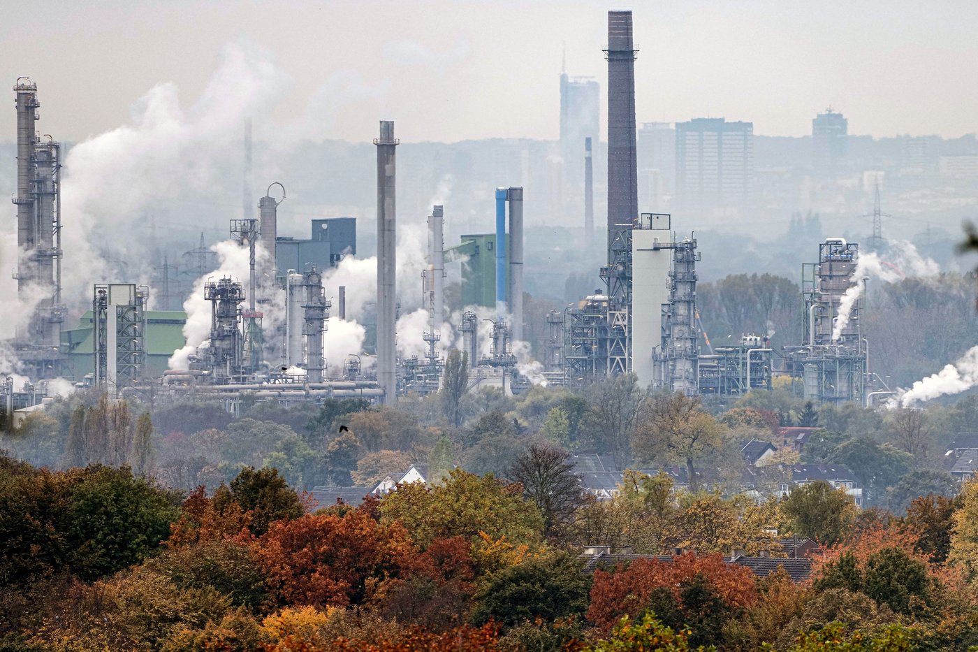 Relentless rise in carbon pollution from fossil fuels slightly dampens climate-fighting hopes | iNFOnews.ca