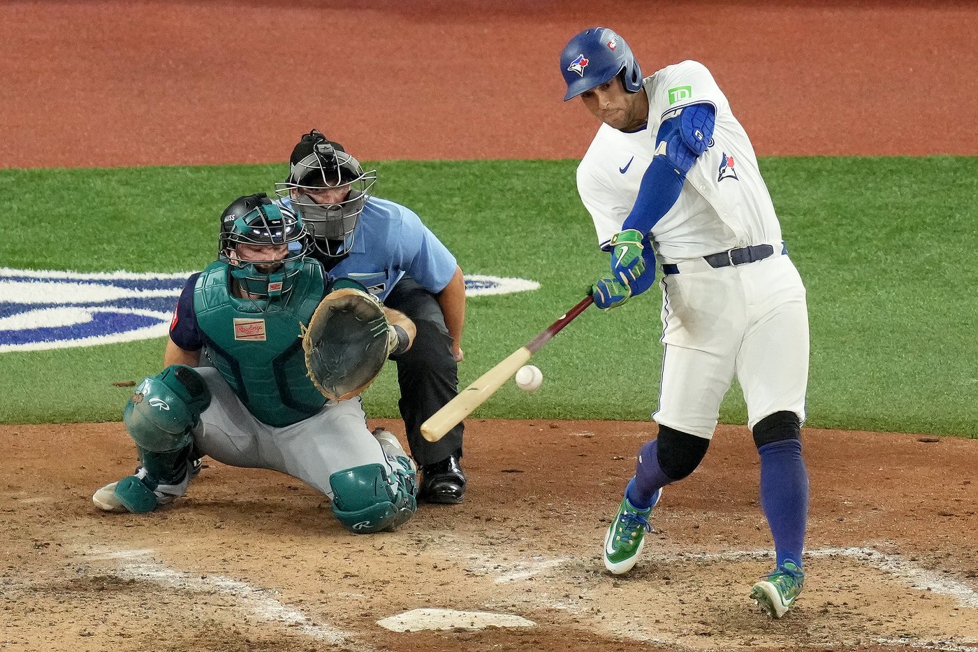 Blue Jays' George Springer wins Silver Slugger award after resurgent season | iNFOnews.ca