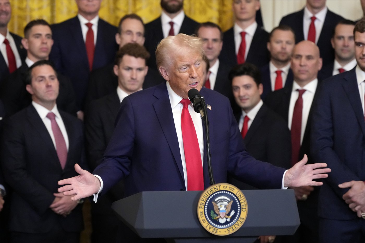 Trump sticks to hockey, avoids tariff talks during Stanley Cup champion Florida Panthers' visit | iNFOnews.ca