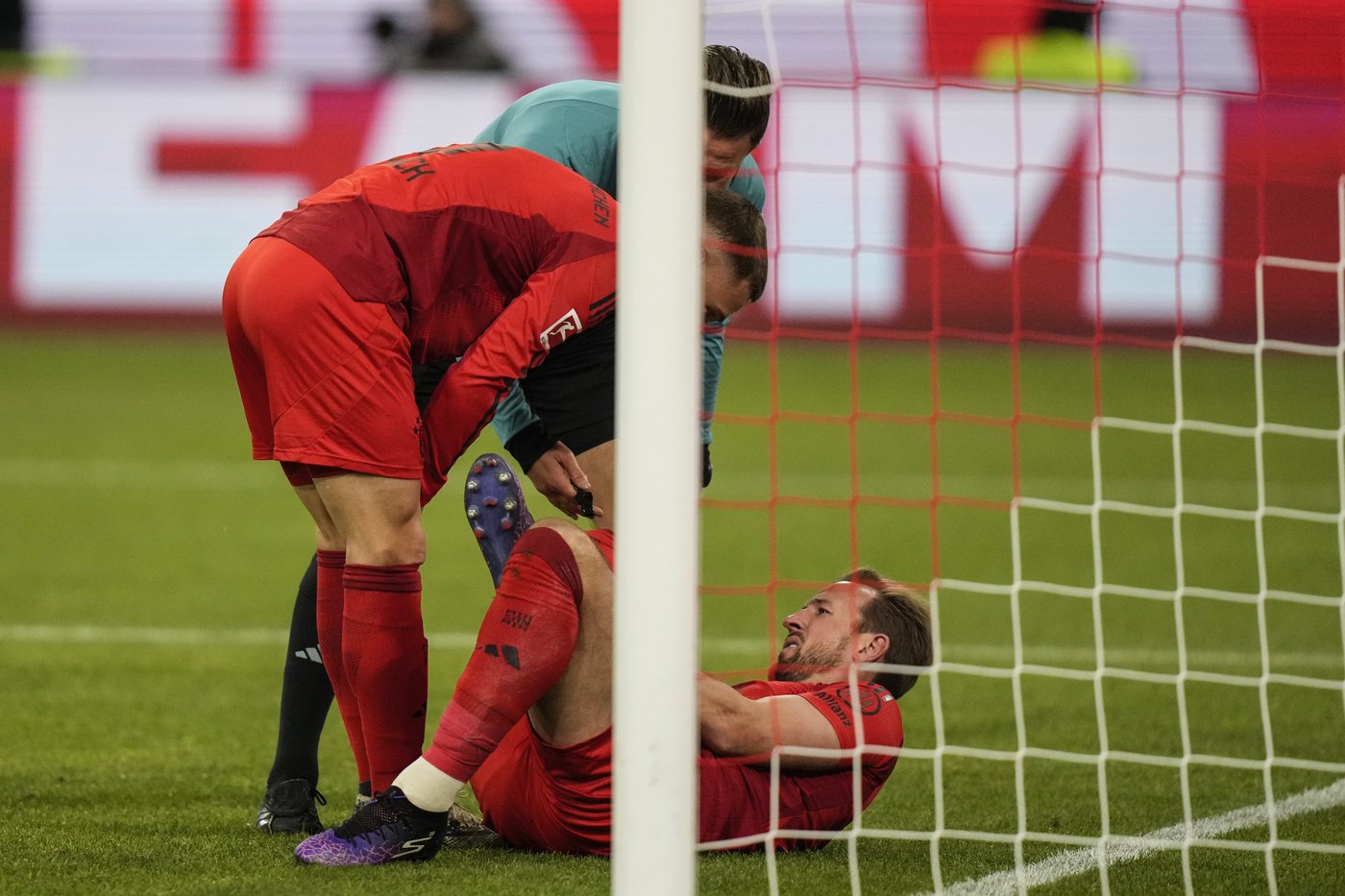 Kane hat trick against Augsburg hides Bayern's concerning lack of goals | iNFOnews.ca