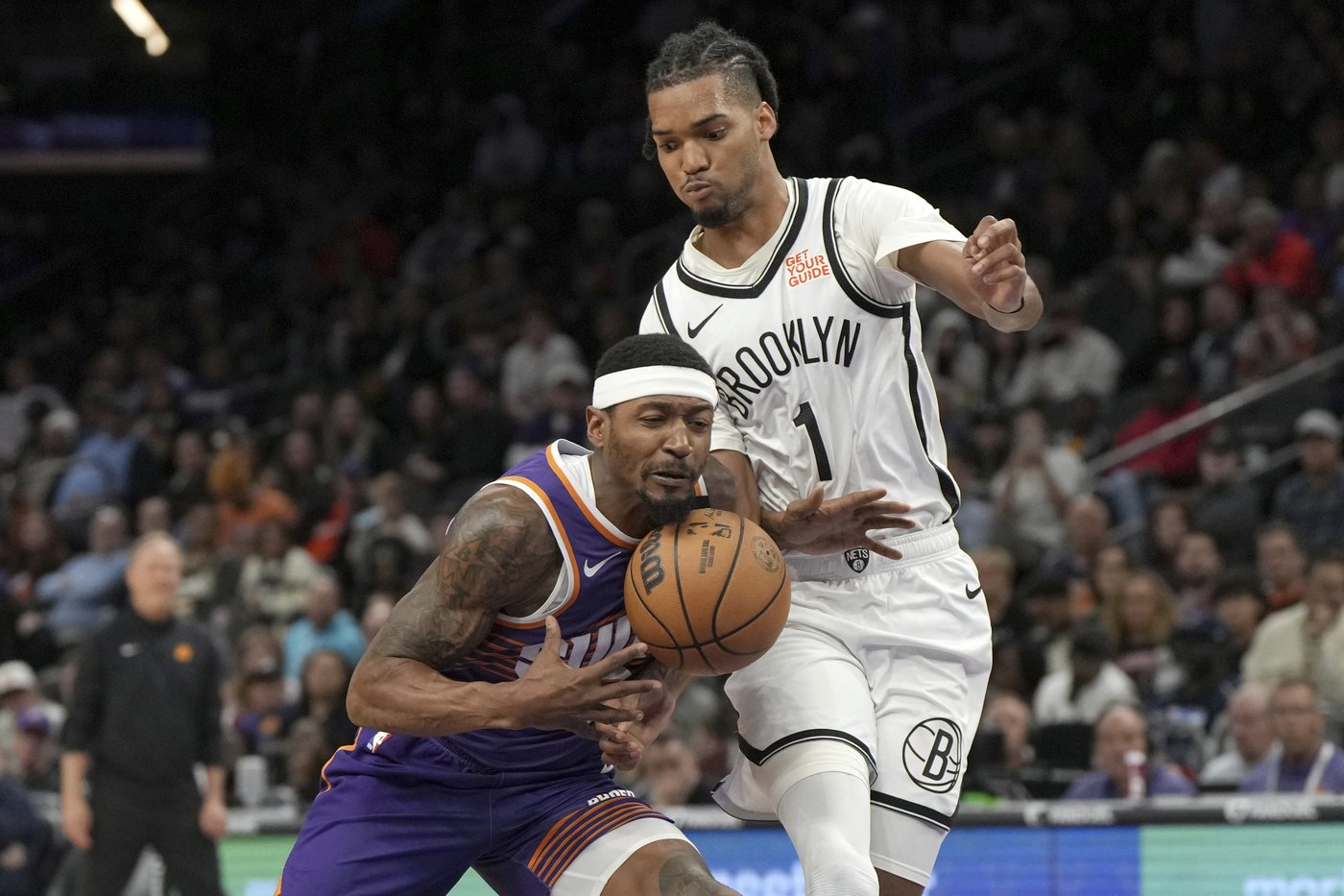 Suns guard Bradley Beal limps off court in 4th quarter of Phoenix's loss to Nets | iNFOnews.ca