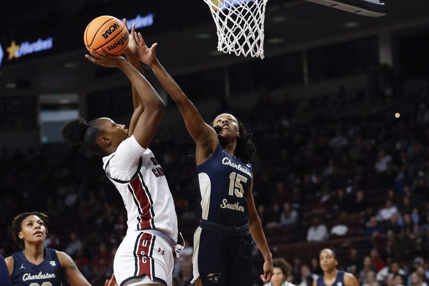 Edwards scores 20 as No. 2 South Carolina wins 64th straight at home, 82-46 over Charleston Southern | iNFOnews.ca