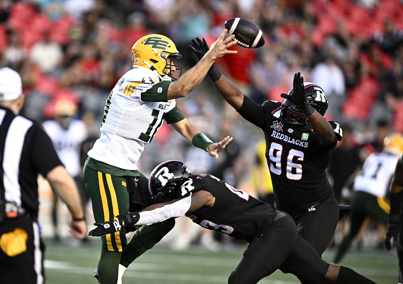 Defensive lineman Mike Wakefield returns to Ottawa Redblacks on one-year deal | iNFOnews.ca Defensive lineman Mike Wakefield returns to Ottawa Redblacks on one-year deal | iNFOnews.ca