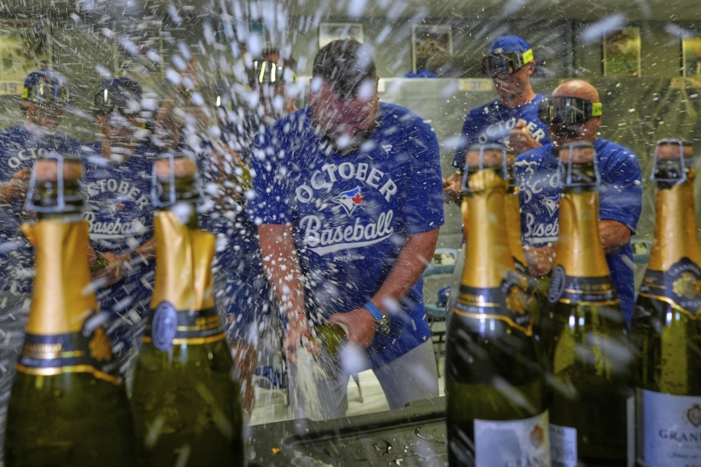 'Very united': Toronto Blue Jays fans nervous, excited amid push for the pennant | iNFOnews.ca