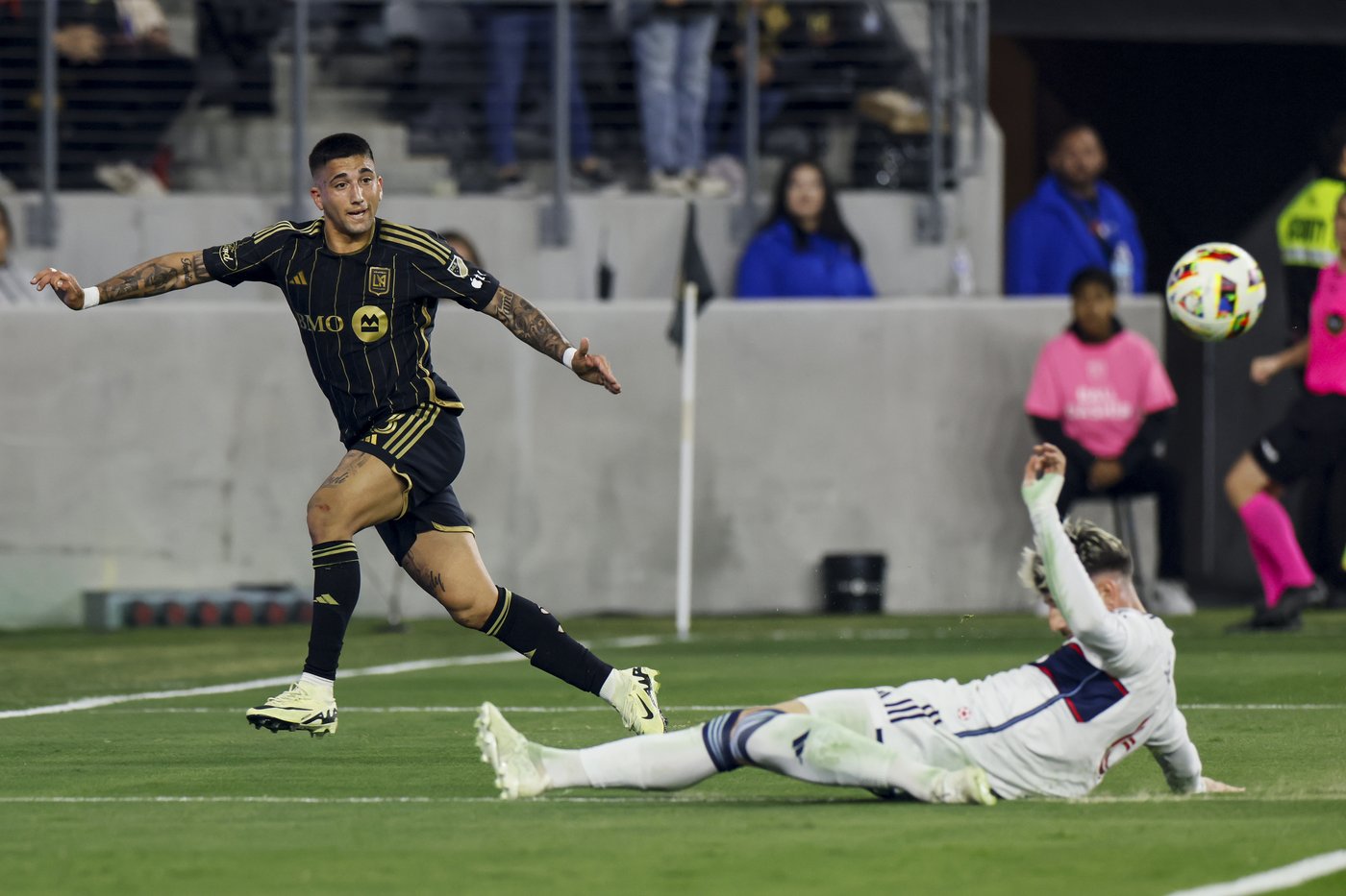 Mateusz Bogusz, Hugo Lloris lead LAFC over Whitecaps 1-0 in rubber match of first-round MLS series | iNFOnews.ca
