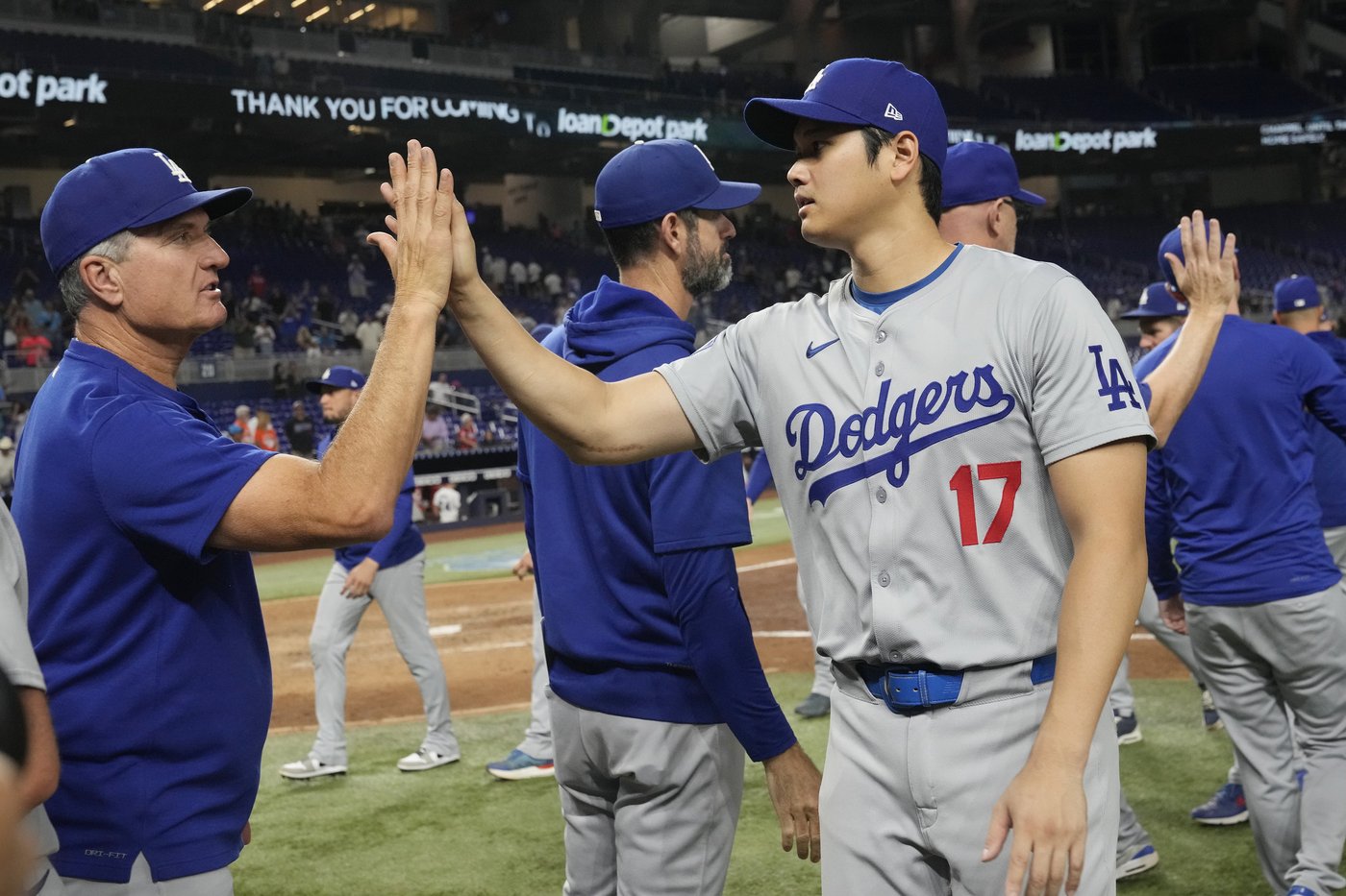 Dodgers clinch 12th straight playoff berth on Shohei Ohtani's historic night | iNFOnews.ca