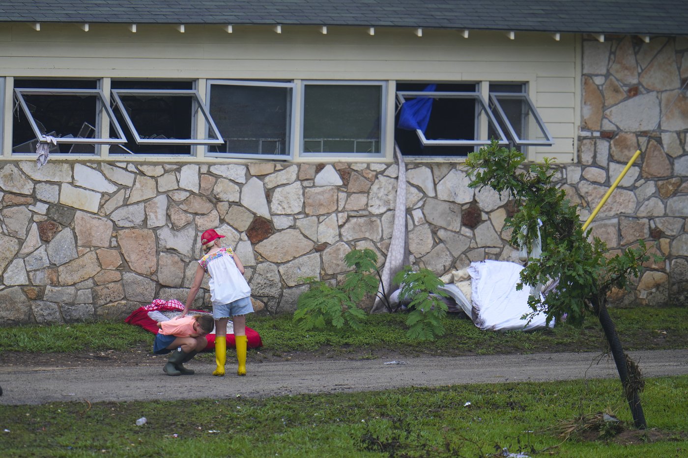 PHOTO COLLECTION: Texas floods leave dozens dead and missing as rescuers search devastated landscape | iNFOnews.ca PHOTO COLLECTION: Texas floods leave dozens dead and missing as rescuers search devastated landscape | iNFOnews.ca