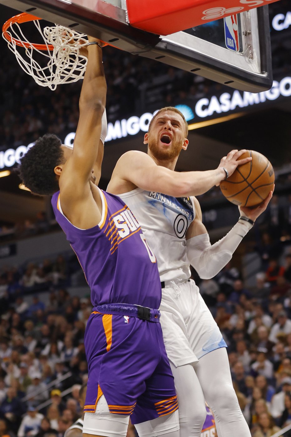Randle hits 3 at the buzzer to lift Timberwolves over Booker, Suns with 120-117 win | iNFOnews.ca