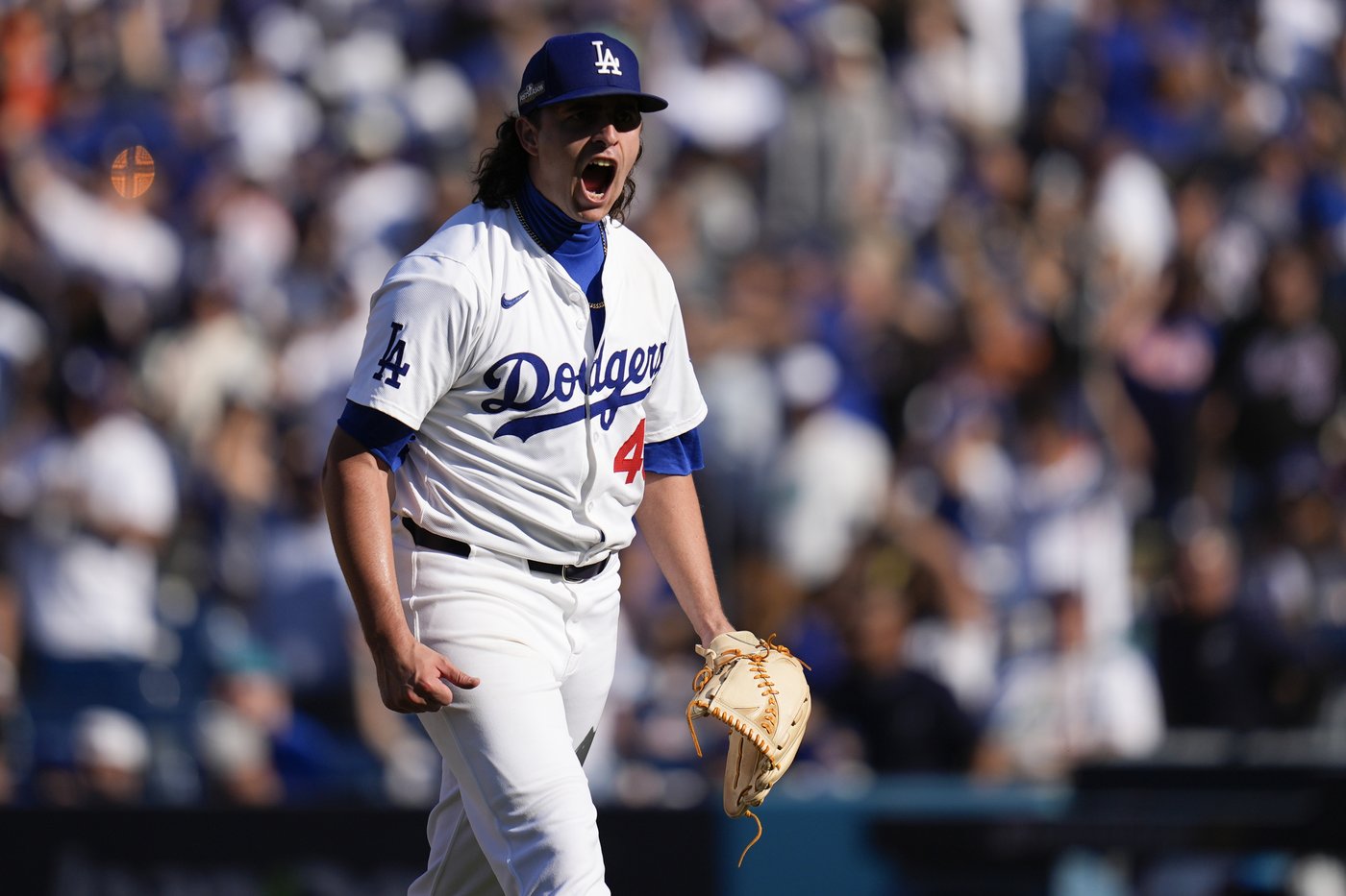 Snake slithers through Dodgers dugout during NLCS loss to Mets | iNFOnews.ca Snake slithers through Dodgers dugout during NLCS loss to Mets | iNFOnews.ca