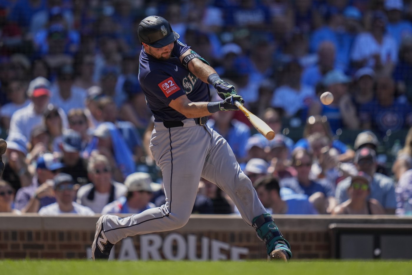 Raleigh homers twice, breaks Bench's record in the Mariners' 9-4 victory over the Cubs | iNFOnews.ca