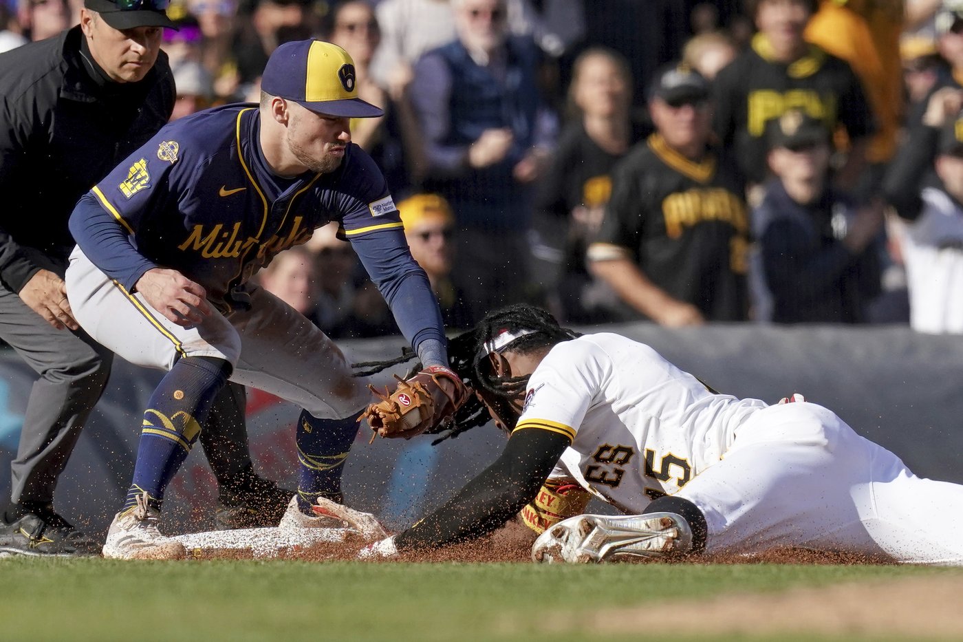 Oneil Cruz's late RBI triple gives Pirates 2-1 victory over Milwaukee | iNFOnews.ca