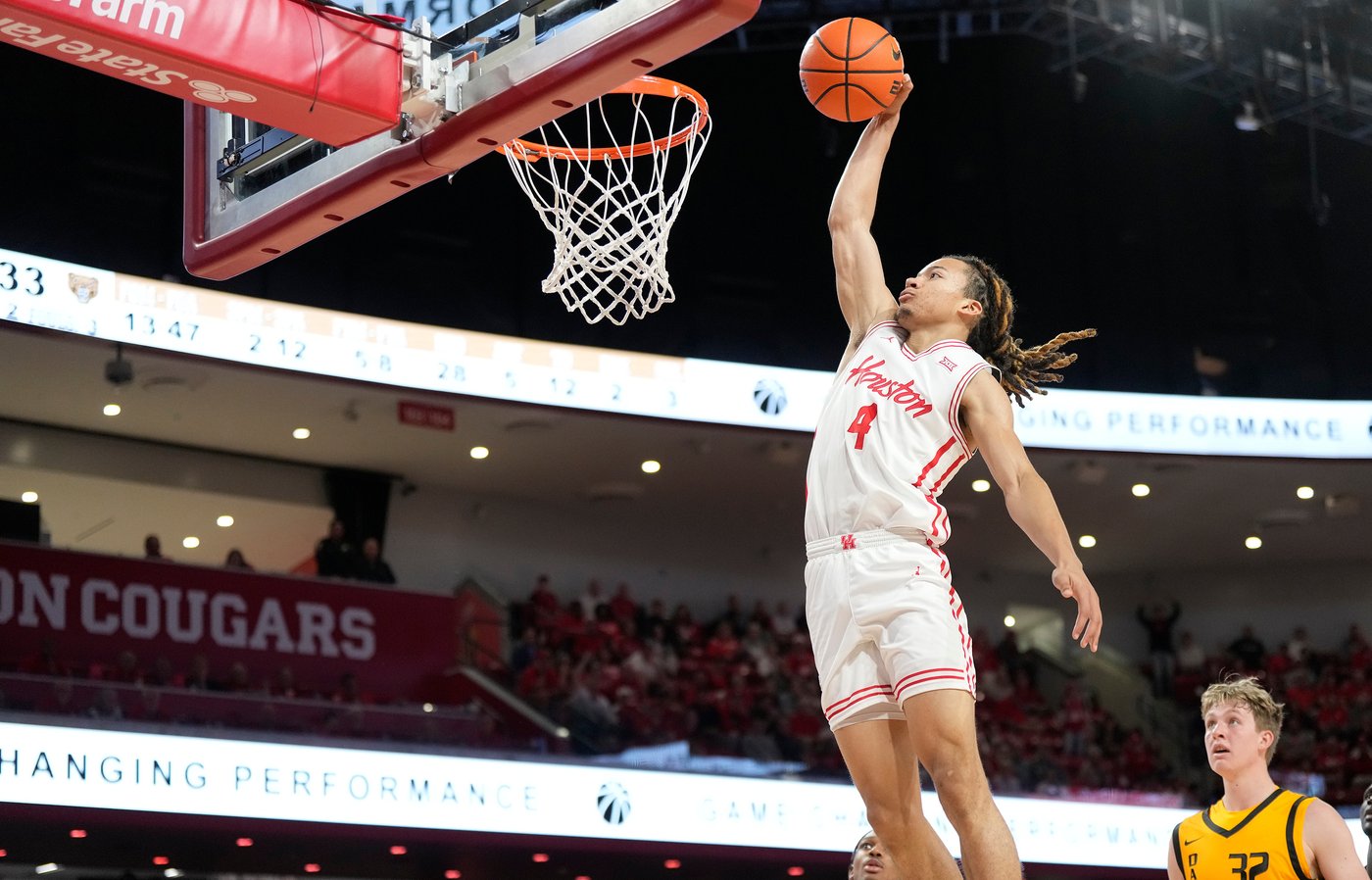 Houston routs Oakland 78-45 behind Flemings and Sharp | iNFOnews.ca