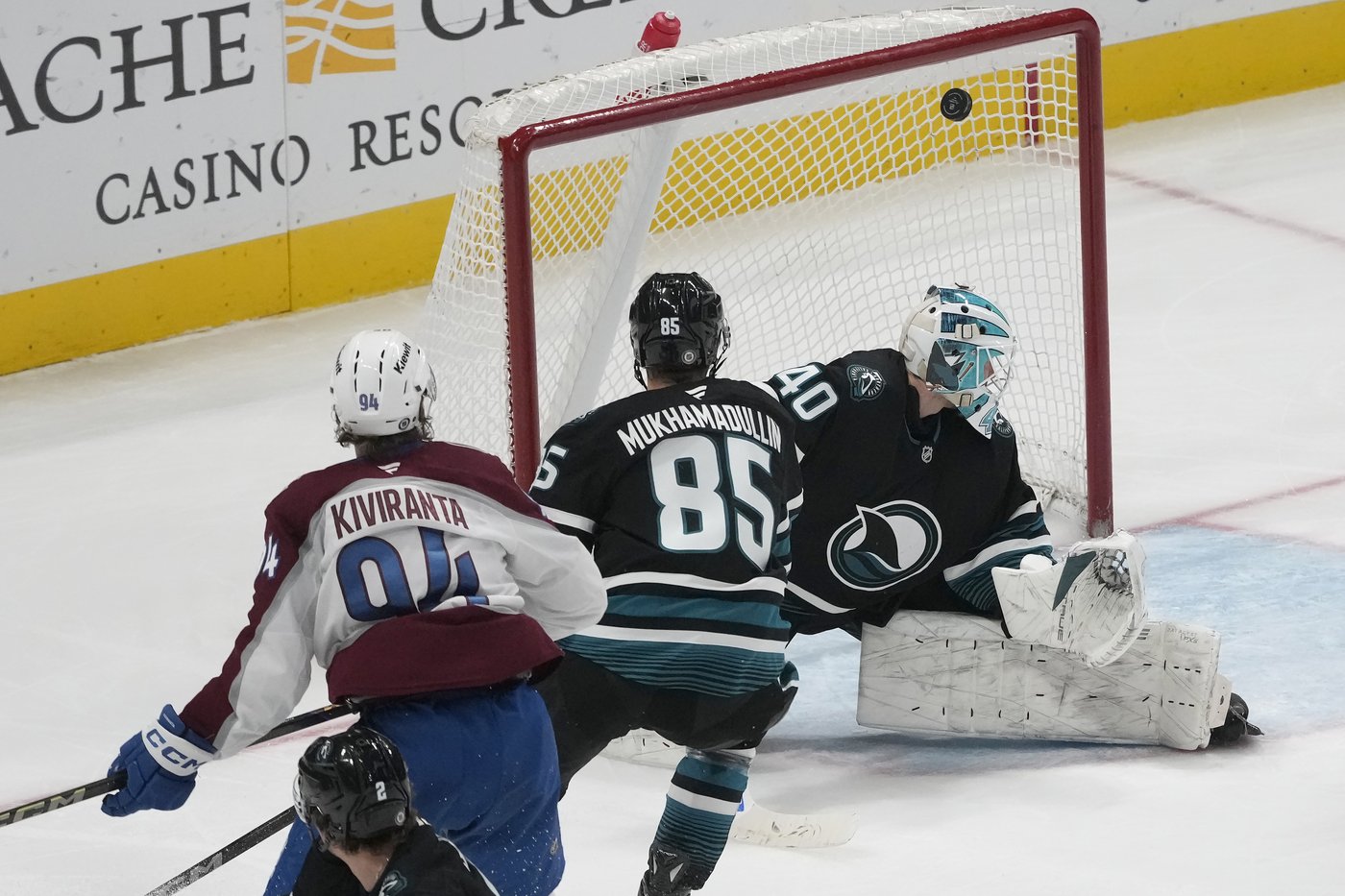 Kiviranta scores twice in 3rd, Blackwood gets win over former team as Avalanche beat Sharks 4-2 | iNFOnews.ca