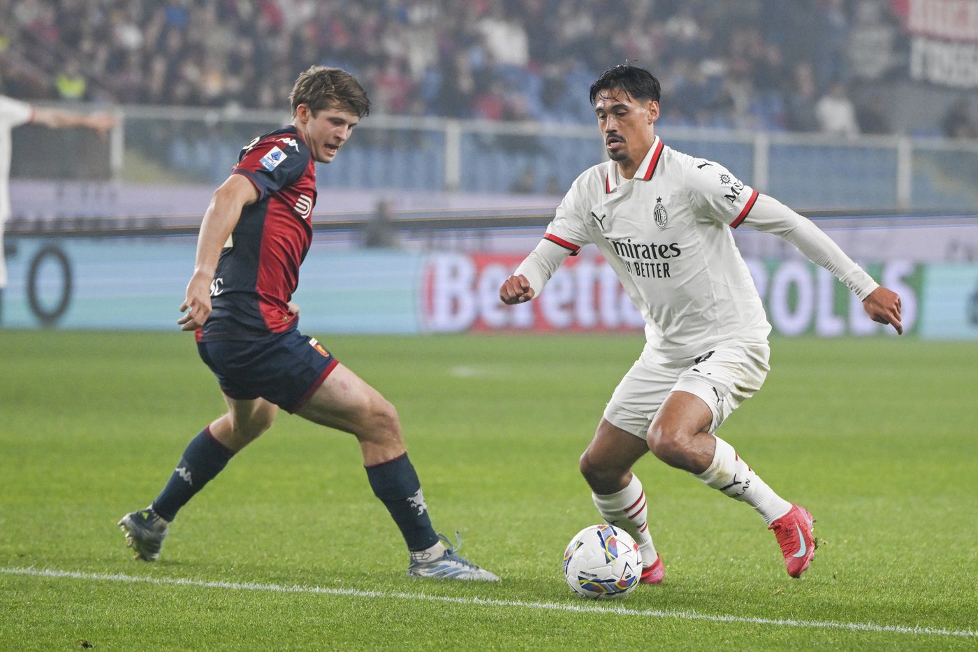 Milan strikes twice in two minutes to beat Genoa and keep alive Champions League hopes | iNFOnews.ca Milan strikes twice in two minutes to beat Genoa and keep alive Champions League hopes | iNFOnews.ca