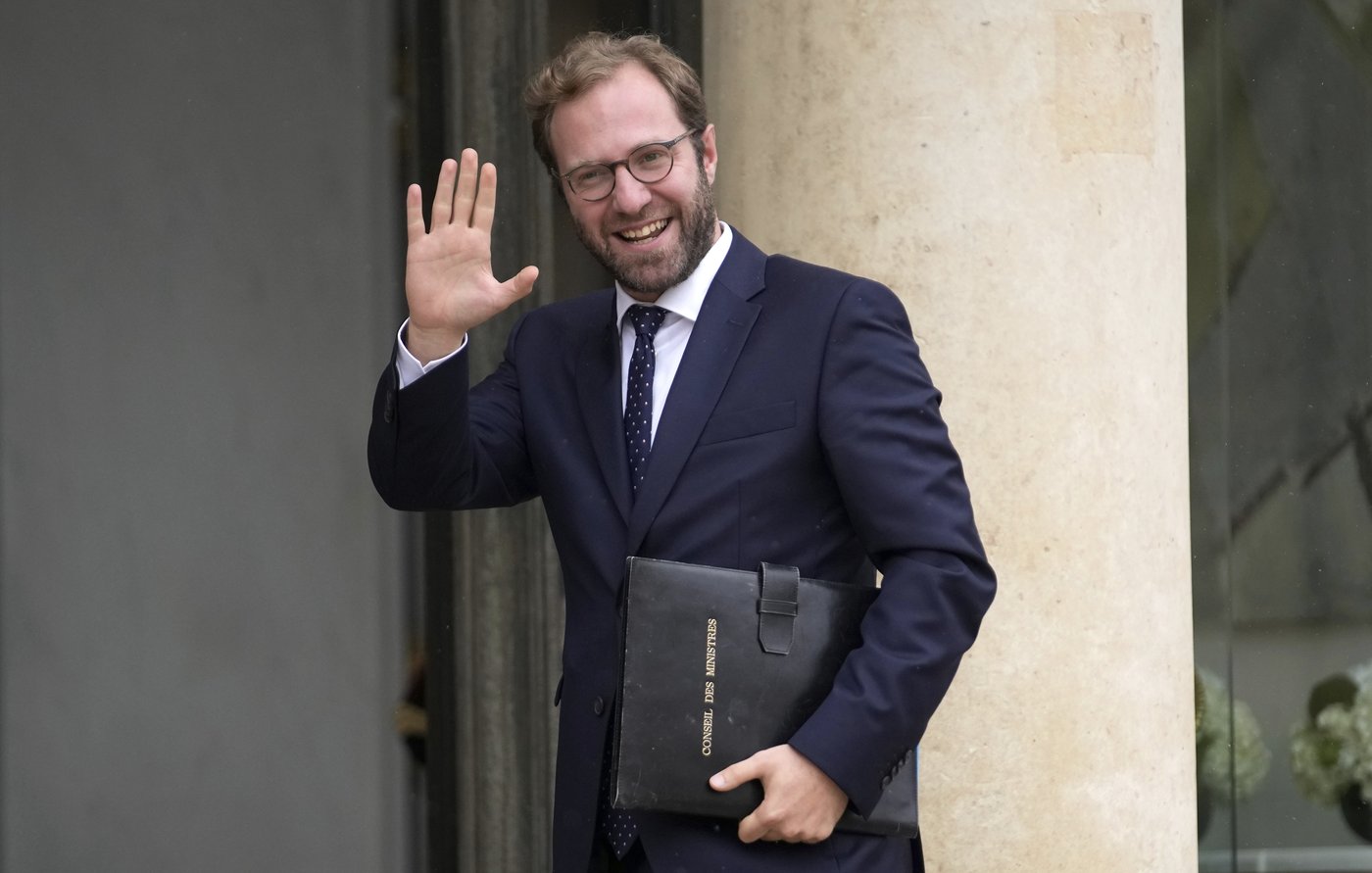 France's new government meets for the first time to discuss budget and migrant issues | iNFOnews.ca