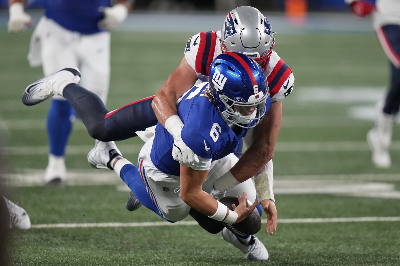 Giants' Jaxson Dart clears concussion protocol after taking a hit in preseason game vs. Patriots | iNFOnews.ca