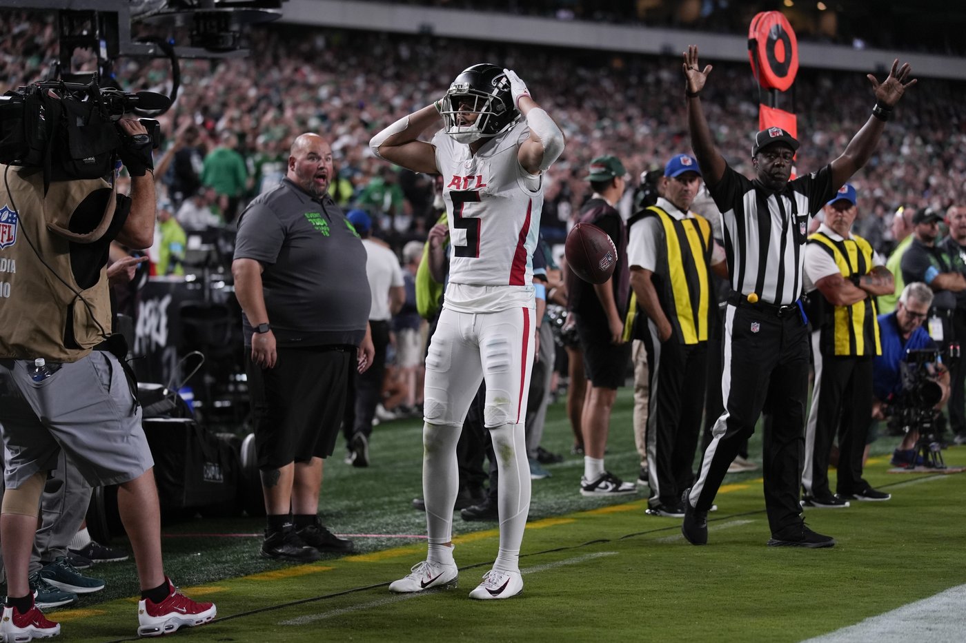 Drake London's shooting celebration violated longstanding NFL rules against violent gestures | iNFOnews.ca