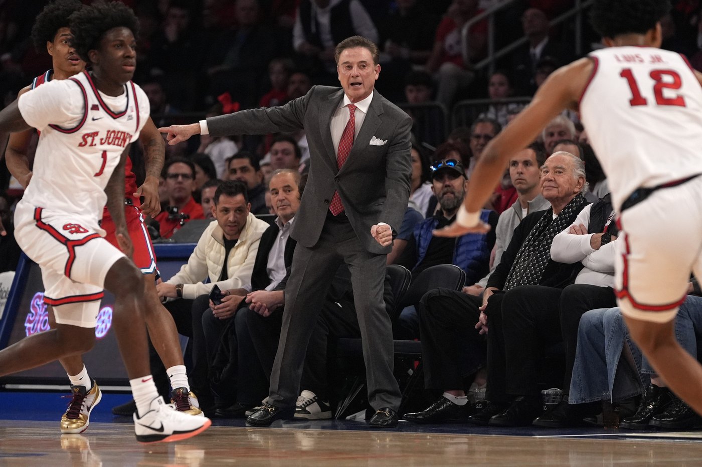 Rick Pitino defeats his son in their latest coaching clash as No. 22 St. John's tops New Mexico | iNFOnews.ca