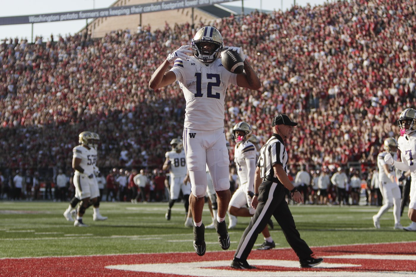Demond Williams Jr. leads Washington over Washington State 59-24 in Apple Cup | iNFOnews.ca