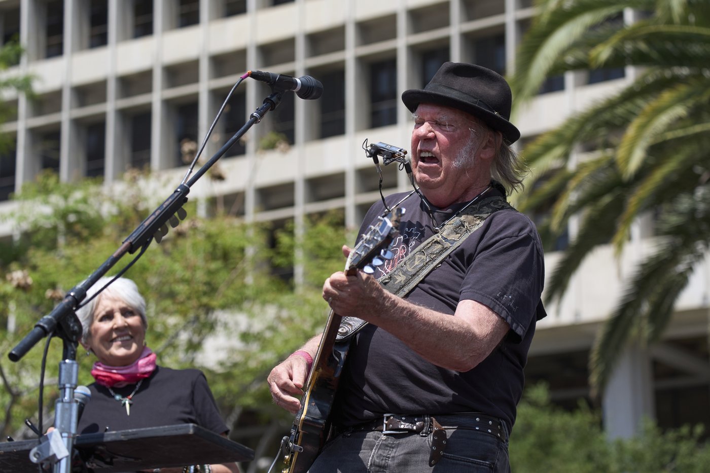 Canadian stars to align for unofficial Neil Young 80th birthday fundraiser concert | iNFOnews.ca Canadian stars to align for unofficial Neil Young 80th birthday fundraiser concert | iNFOnews.ca
