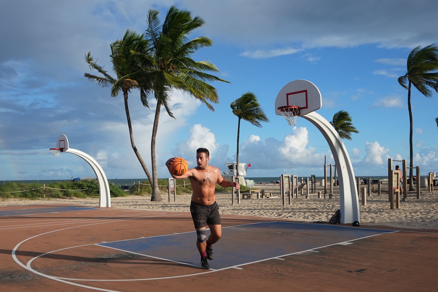 Community fights pickleball replacing basketball courts at South Florida beachside park | iNFOnews.ca
