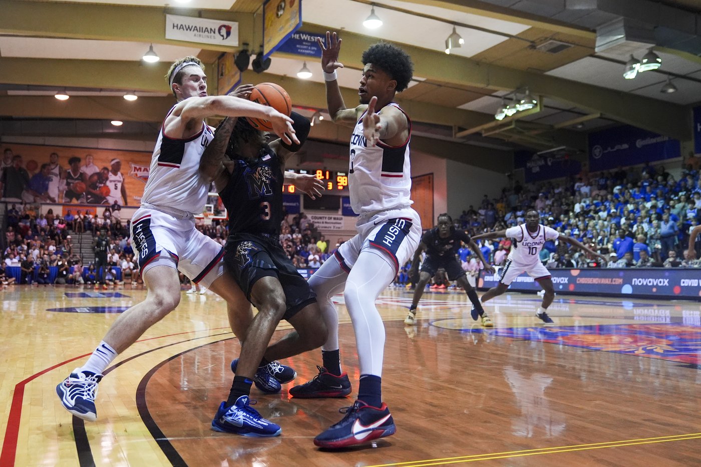 Maui Invitational opens with an upset as Memphis beats No. 2 UConn 99-97 in OT | iNFOnews.ca