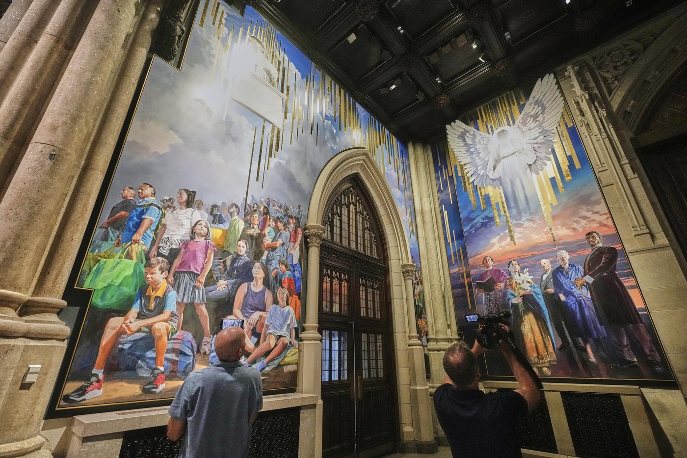 A massive mural honoring NYC immigrants now fills the entrance to St. Patrick’s Cathedral | iNFOnews.ca A massive mural honoring NYC immigrants now fills the entrance to St. Patrick’s Cathedral | iNFOnews.ca
