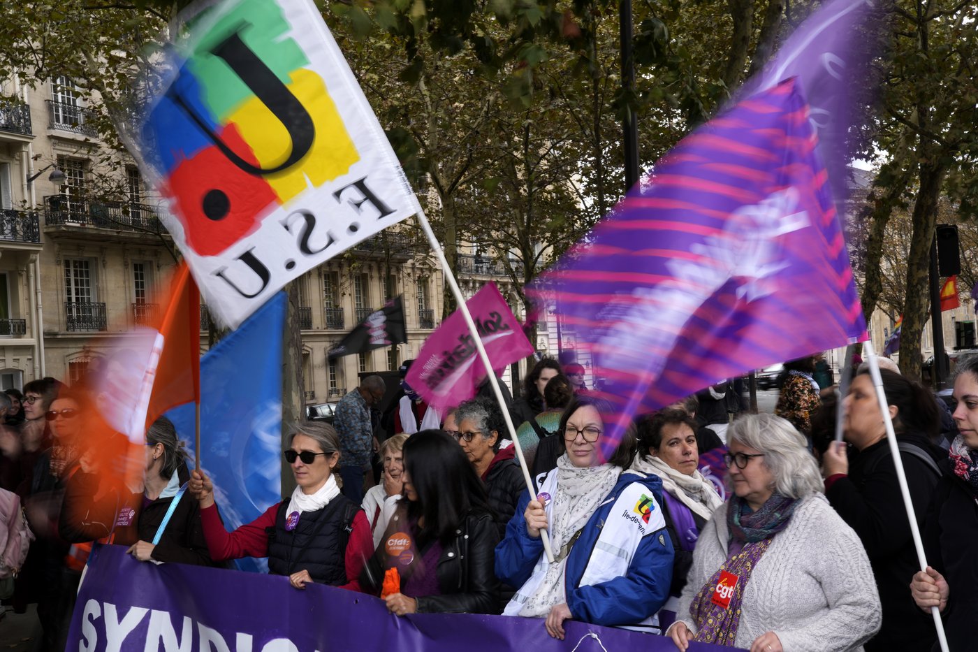 Hundreds rally in the streets of Paris to support world abortion rights | iNFOnews.ca Hundreds rally in the streets of Paris to support world abortion rights | iNFOnews.ca