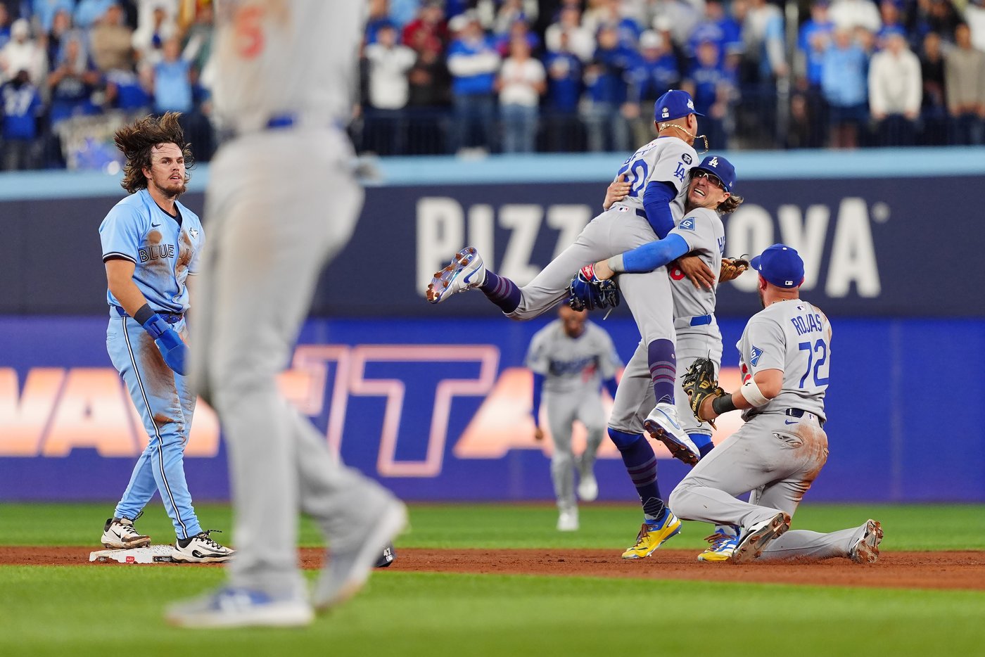 Photo Gallery: Dodgers beat Jays 3-1 to force Game 7 | iNFOnews.ca