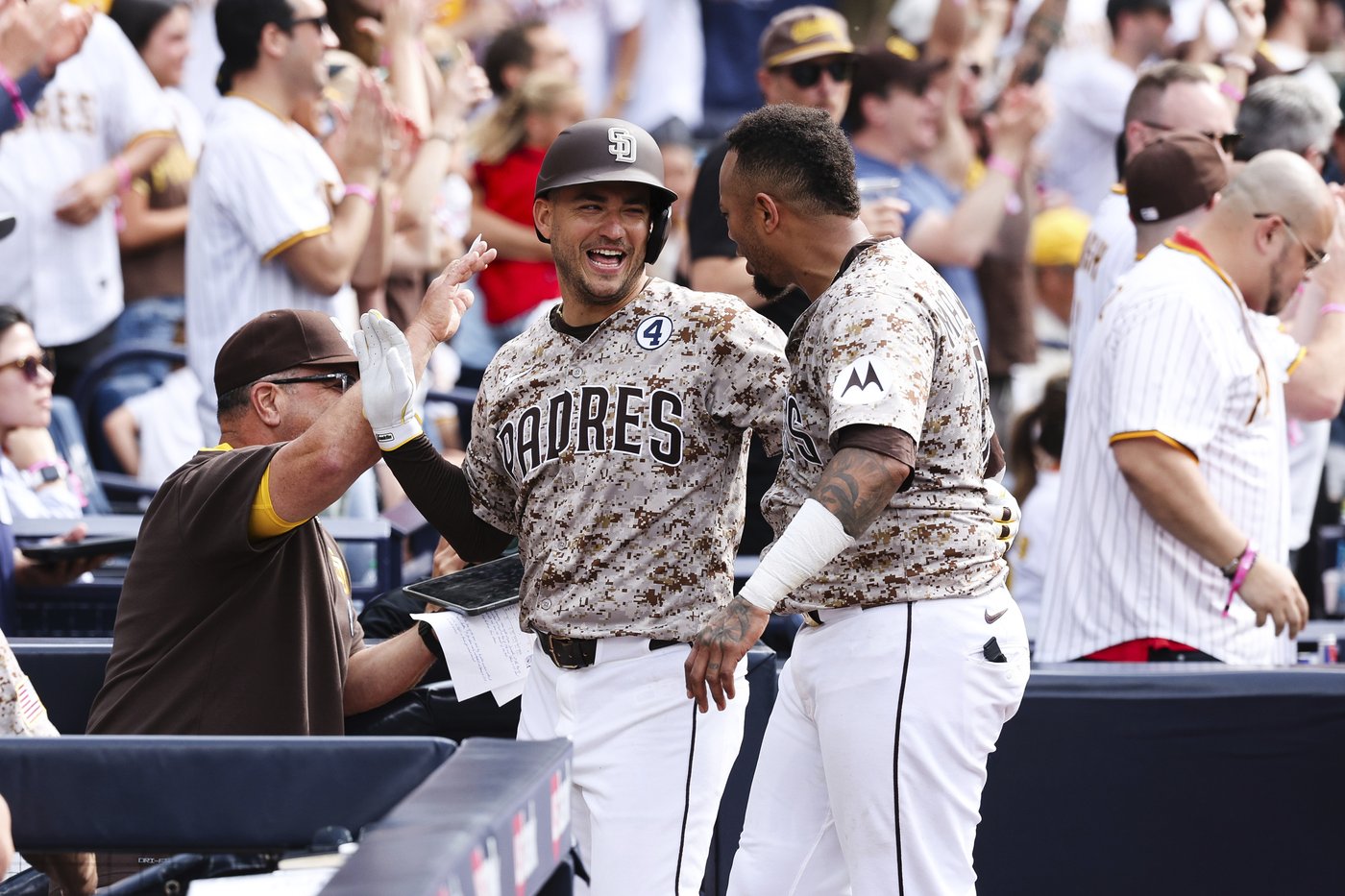 Machado homers and hits go-ahead sac fly as the Padres beat the Pirates 6-4 | iNFOnews.ca