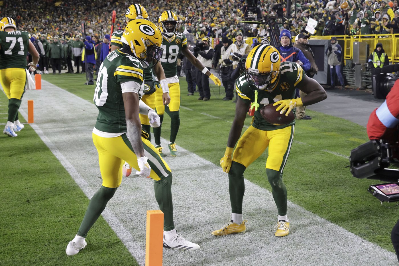 Love connects with Reed on 2 TDs as Packers use fast start to beat Dolphins 30-17 | iNFOnews.ca