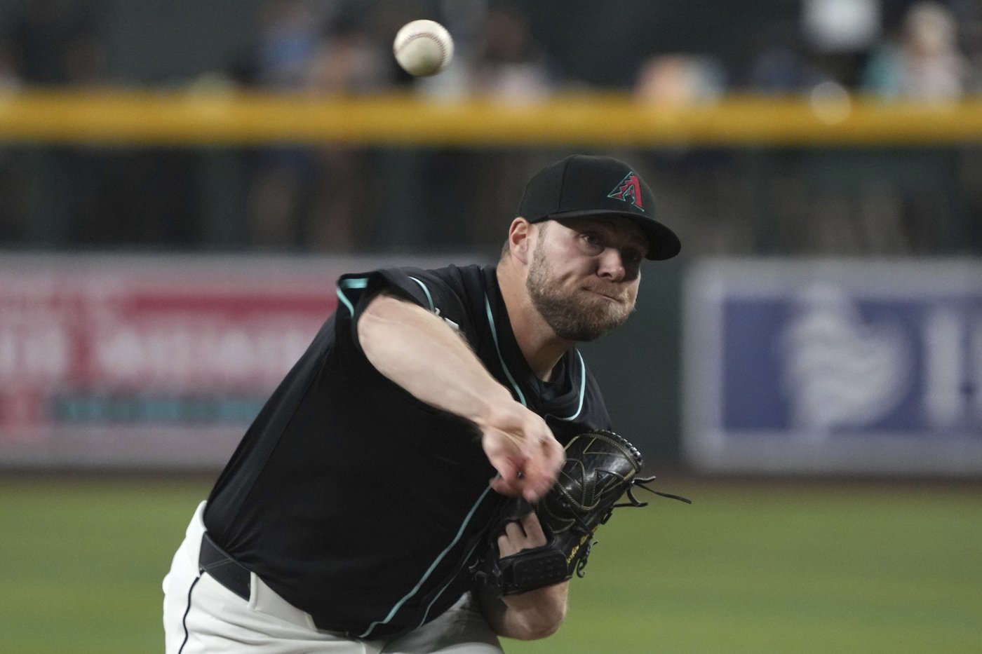 Gurriel hits winning sacrifice fly as Diamondbacks score 5 in 9th to stun Brewers 5-4 | iNFOnews.ca Gurriel hits winning sacrifice fly as Diamondbacks score 5 in 9th to stun Brewers 5-4 | iNFOnews.ca