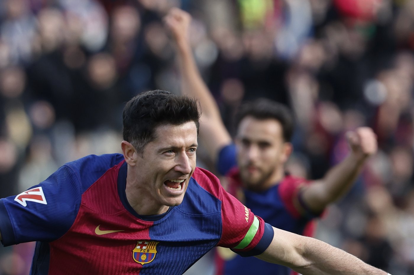 Lewandowski scores winner as Barcelona beats Alaves to move closer to the top in Spanish league | iNFOnews.ca