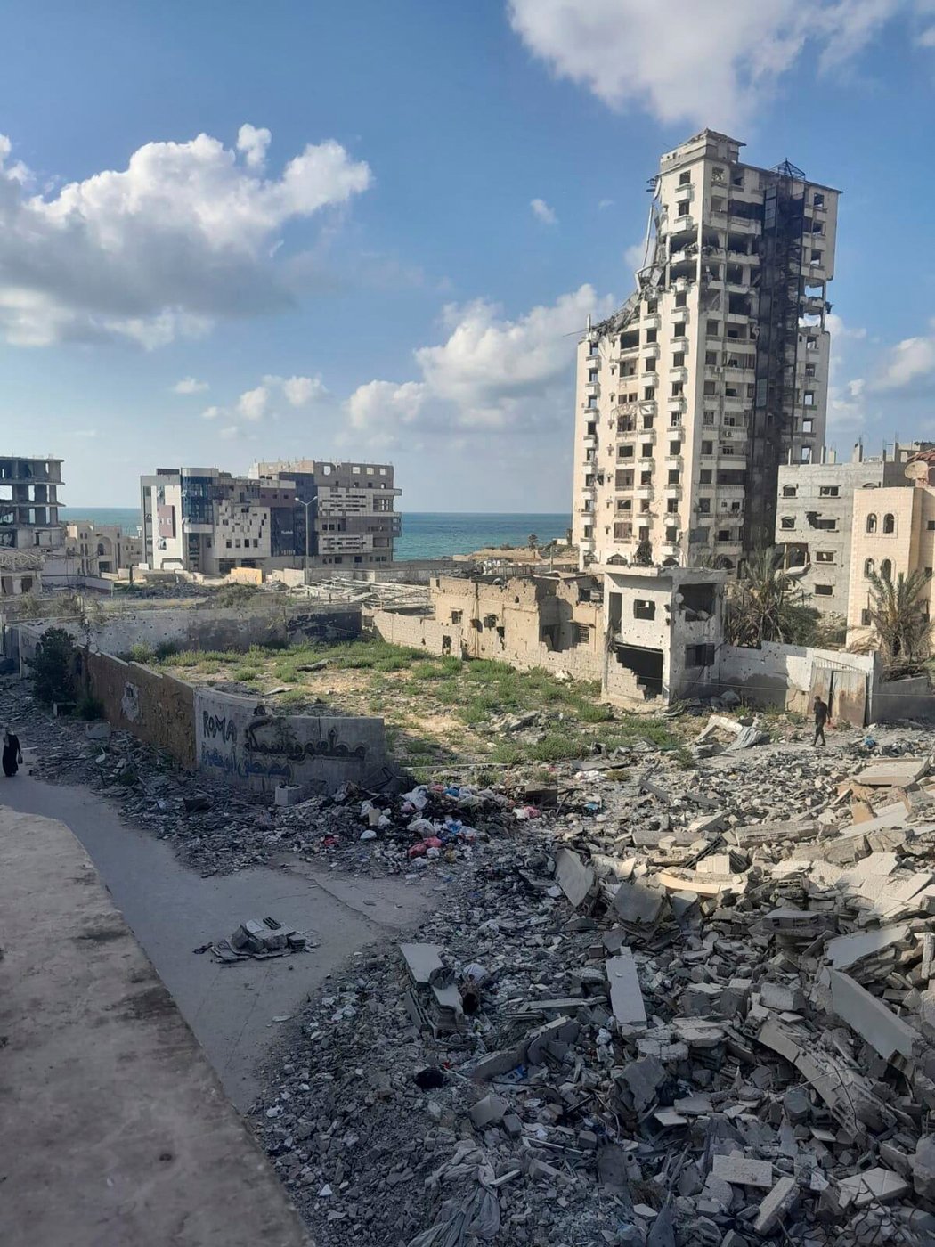 A mother stranded in Gaza City says she and her daughters are 'waiting to die' | iNFOnews.ca A mother stranded in Gaza City says she and her daughters are 'waiting to die' | iNFOnews.ca